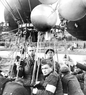 Los Aerosteros Militares Norteamericanos, Tenientes Olmstead (1), Choptway (2),...