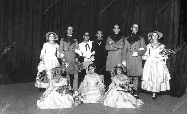 San Sebastián - fiesta Aristocrática A beneficio de la cruz Roja en el Kursal