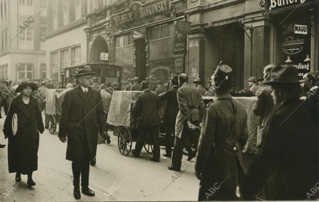Transporte al Banco Nacional de los billetes de valor fijo recientemente...
