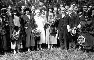 El director del instituto Rubio, Dr. Soler (X) con las Damas Protectoras y los...