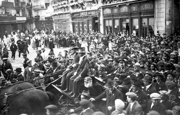 El presidente del Directorio, general primo de Rivera (X) Aclamado por el...