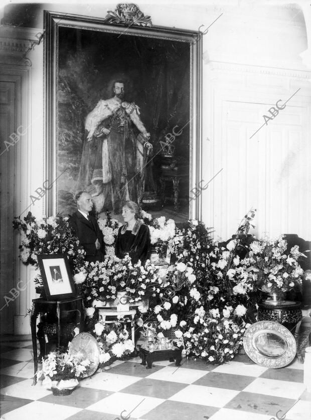 En la Embajador, Sir e Howard, y su Esposa, Ladi Isabel Howard, en la...