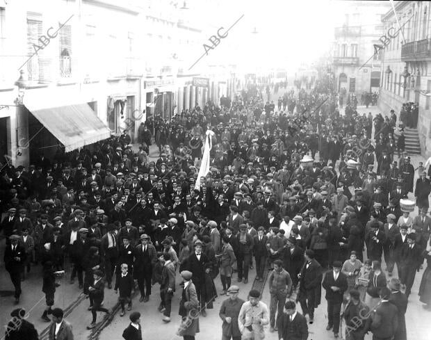 Llegada de los Estudiantes de Ingenieros de la Universidad de Oporto que...