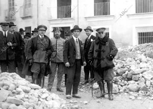 El alcalde Sr. Reig y Condejales del ayuntamiento Acompañando al señor Rodriguez...