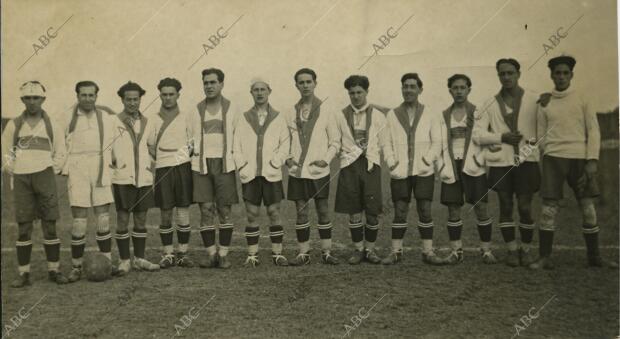 Equipo de la Unión Deportiva Salamanca que al quedar campeón de la segunda...