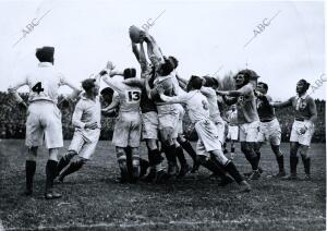 En la imagen, un momento de la lucha en «match» Francia vs Inglaterra, celebrado...