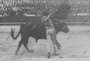 Inauguración de la temporada Taurina. Un pase de pecho de Lagartito