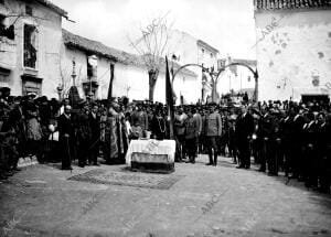 bendición y entrega de una bandera A la guardia Civil, con asistencia de las...