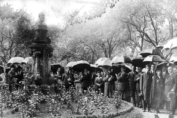 Inauguración en los jardines de las Delicias, del busto a Joaquín Sorolla, con...