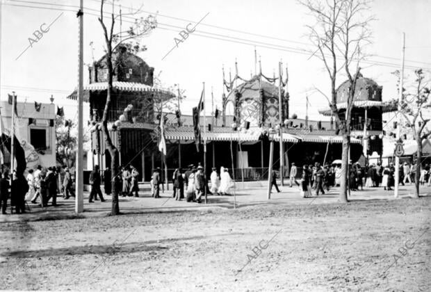 Caseta municipal, adornada con torretas de dos plantas