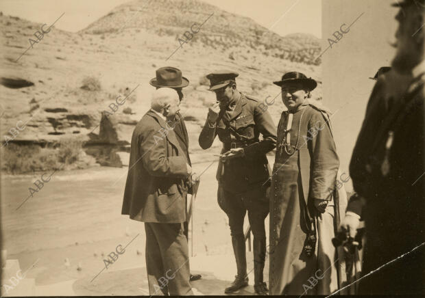 Torcuato Luca de tena con S.A.R. Alfonso Xiii