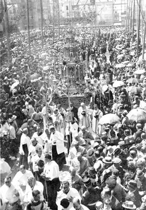 Aspecto de la plaza de san Francisco durante el desfile de la Procesion del...