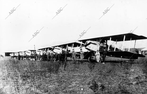 Aviones Potez en línea esperando órdenes