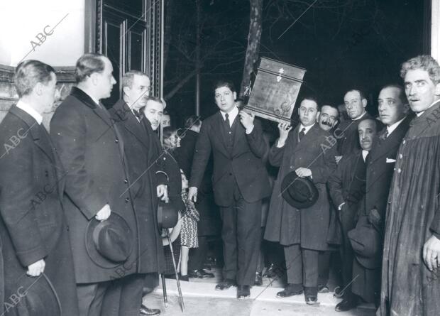 Llegada A su domicilio de Madrid de los Restos Mortales de Antonio Maura,...