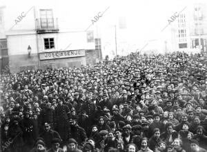 El Publico ante la Diputacion al Organizarse la Manifestacion de gratitud al...