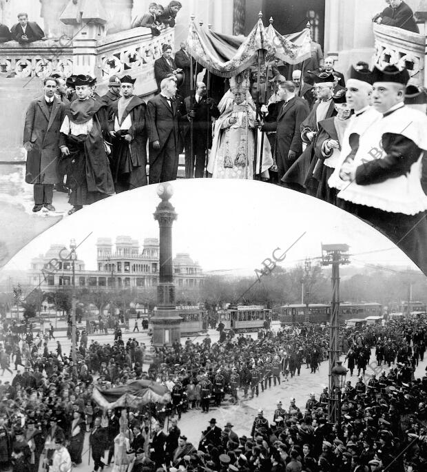 El prelado D. Julián de Diego y G. Alcolea Saliendo bajo palio de la iglesia de...