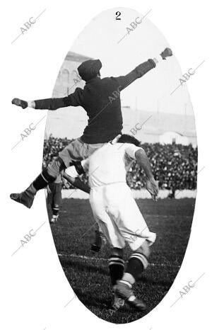 Partido de campeonato Sevilla - Madrid - en el estadio de Chamartín - parada del...