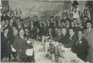 El notable escritor y sacerdote Don Jenaro Xavier Vallejos (X), en el banquete...