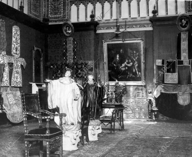 Un aspecto de la exposición de arte Religioso, que actualmente se Celebra