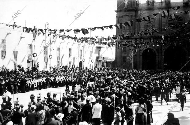 Procesión cívico Religiosa Celebrada con motivo del 443 aniversario de la...