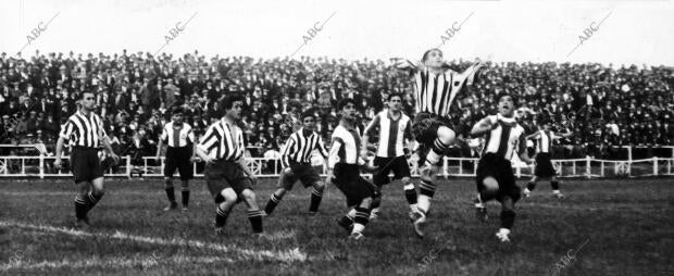 Acontecimientos Deportivos del Domingo. Un "Corner" contra los Madrileños