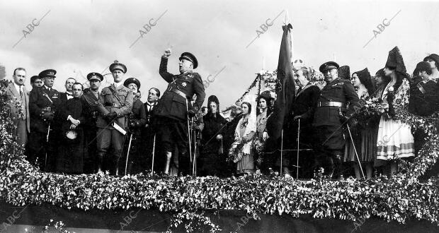 El presidente del Consejo, general primo de Rivera (X), Pronunciando un discurso...