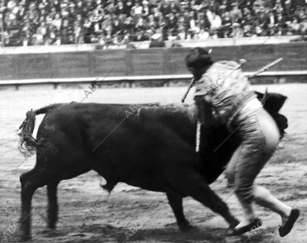 Corridas de Toros en Barcelona Fortuna Entrando A Matar