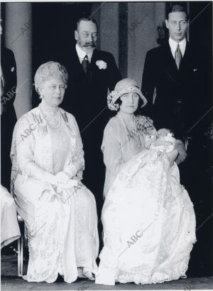 Bautizo de Isabel II. En la imagen, con sus padres y abuelos