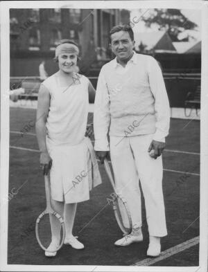 Lilí Álvarez con el barón Von Kehrling, compañero de Dobles en Wimbledon