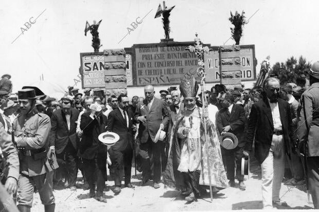 Bendicion y Colocacion de la primera piedra para la barriada de Casas Baratas de...