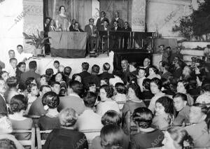 La Señora de Cobos durante la conferencia que Dio en san Juan de Aznalfarache,...