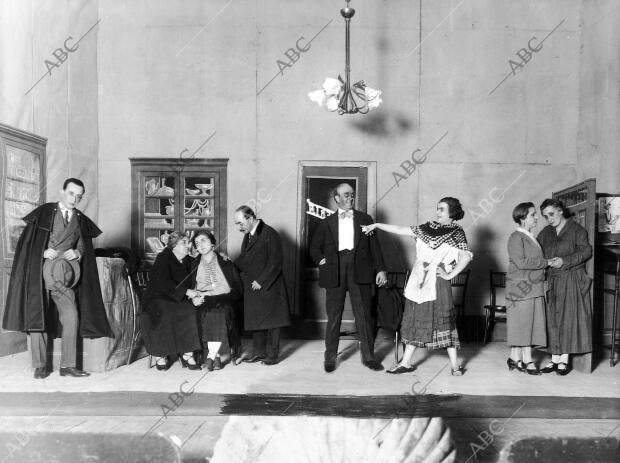 Escena De "mi Tio Recaredo", comedia de Luis Martinez Roman, Estrenada por la...