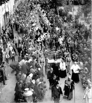 La Procesion Eucaristica, A su paso por la plaza de Zocodover camino de la Vega...