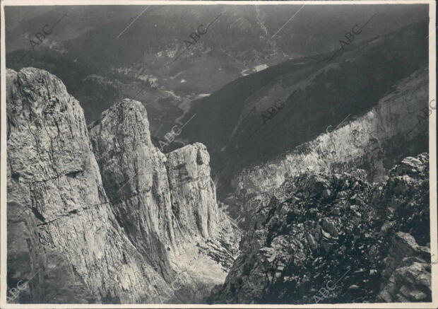 La Peña de Ezcuarri y valle de zuriza