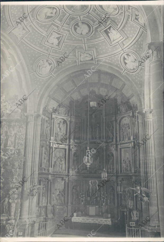 Espléndido retablo con el cristo del perdón en la iglesia mayor de Aracena