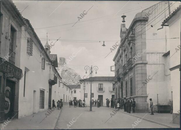 Calle Córdoba con su típico castillo al fondo