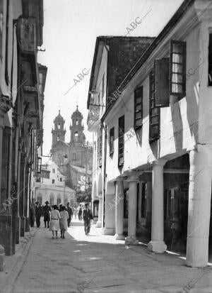 Calle con la Peregrina al Fondo