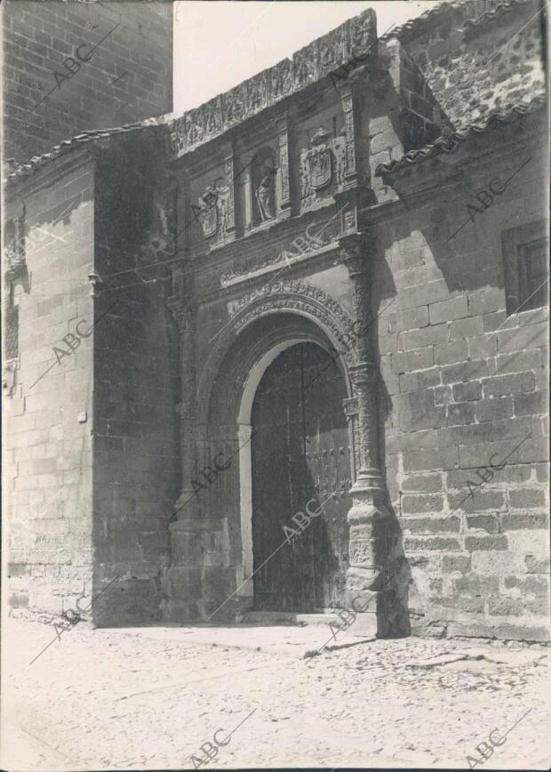 Puerta de la parroquia de san Andrés