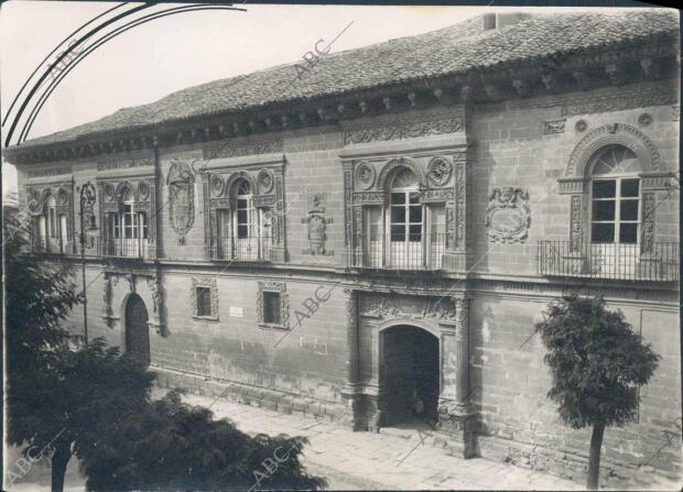 "casa del Corregidor", actual Consistorio, obra de los Arquitectos Valdelvira