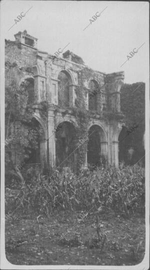 Sobrado de los Monjes: Ruinas del claustro de la hospedería