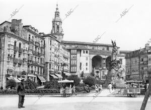 Vistas de Vitoria con el monumento A la batalla de Vitoria