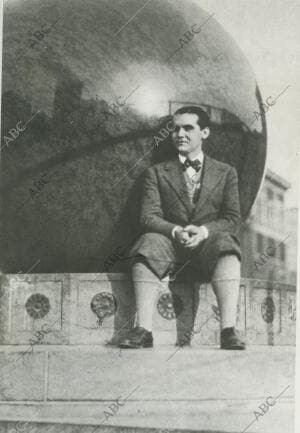 Nueva York, 1929 (CA.), Lorca en la Columbia University, donde escribió «Poeta...