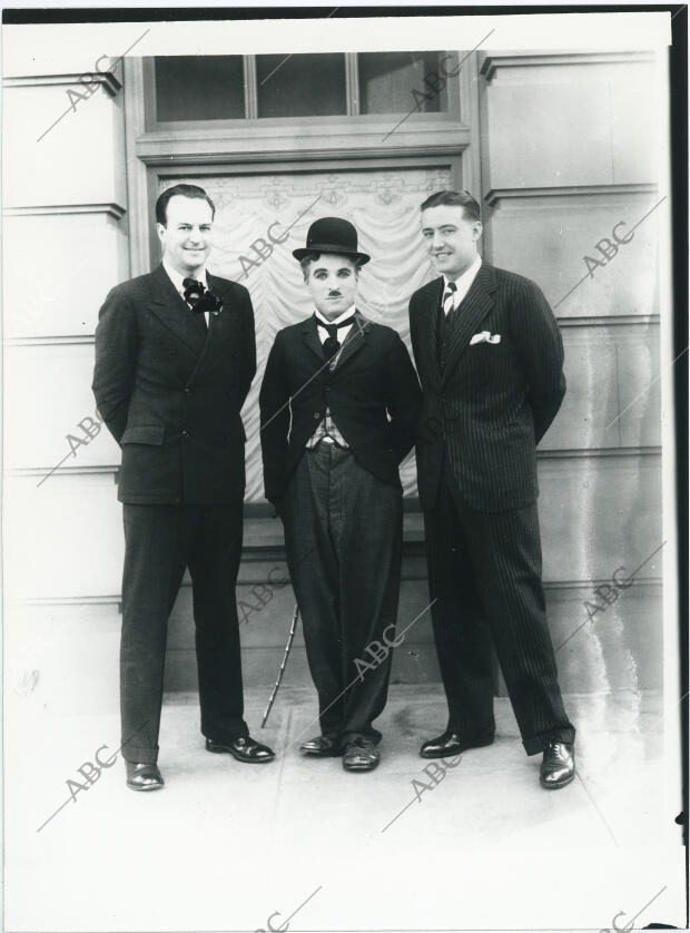 De izquierda a derecha, Harry Crocker, Charlot y Neville