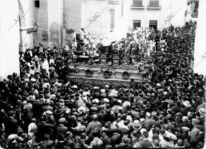 La Cofradia de san Gil Entrando (el cristo de la Sentencia)