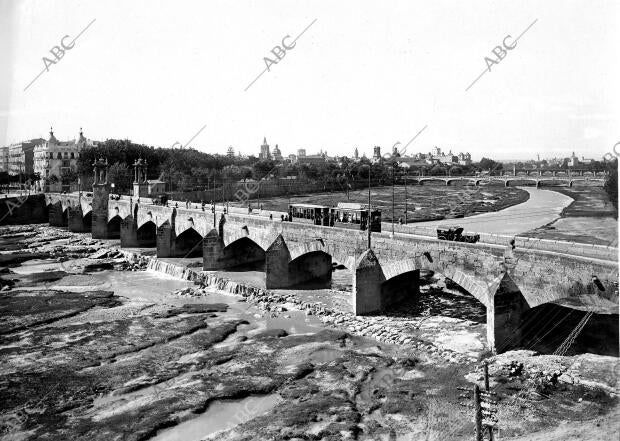 el puente del mar y vista del río Turia