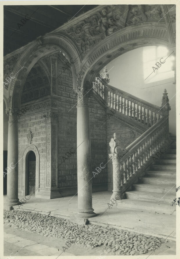 Alcázar de Toledo, en la imagen la grandiosa escalera restaurada