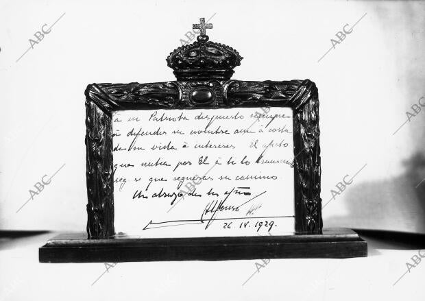 Tarjeta de Alfonso Xiii A D. Juan Ignacio Luca de tena con motivo del...