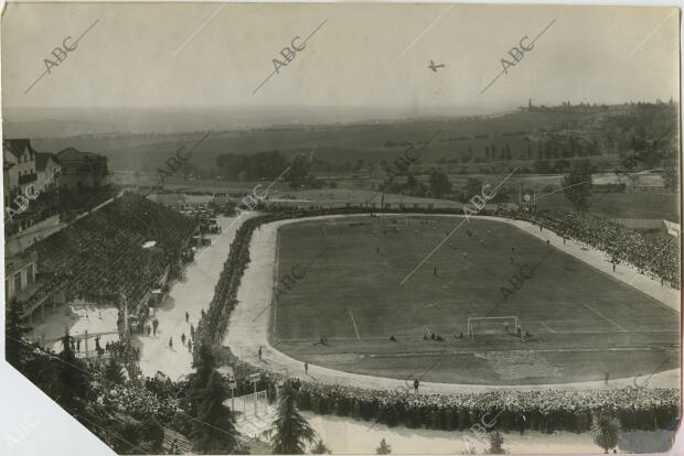 La selección española venció a la inglesa después de remontar un dos a cero...