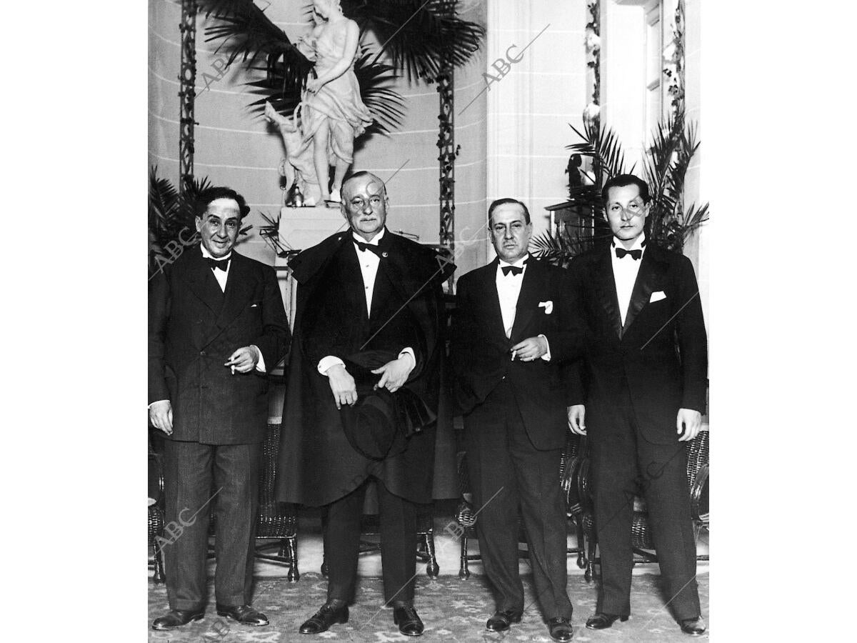 Los Hermanos Machado, Manuel y Antonio, junto A don Miguel primo de