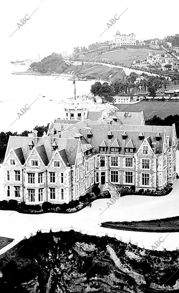 Vista de los Exteriores del palacio real de la magdalena en Santander